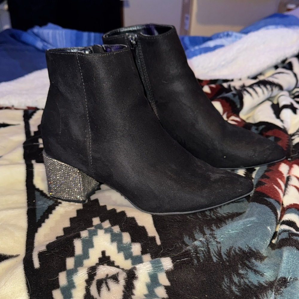 Black booties with sparkle heel
